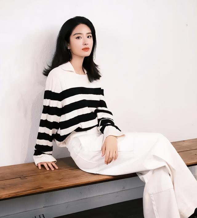 同样是被大佬陈金飞力捧,杨采钰与刘亦菲的境遇为何大不相同