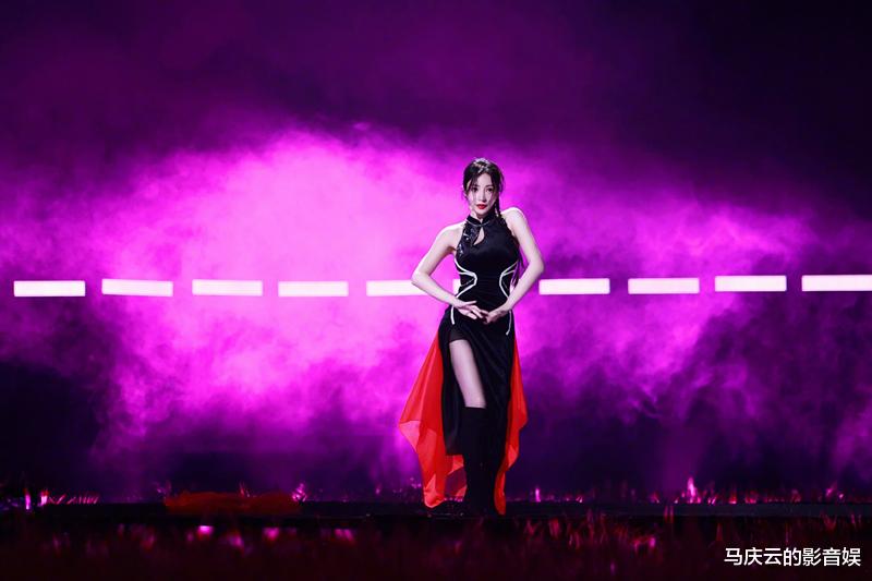 有人玩命，有人划水，赵奕欢却把《乘风2024》搞成浓郁夜店风