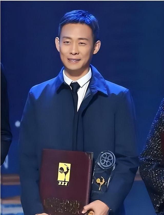 带着儿子倒贴嫁给张译,如今17年过去,才知道她嫁的有多值