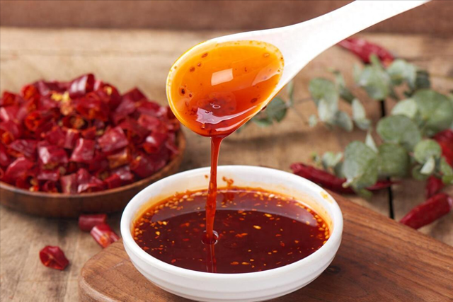 炸辣椒油不能直接泼油，老厨教您3个要点，味道更香更辣，不发苦