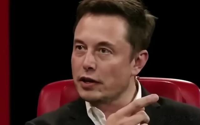 马斯克:“拜登和哈里斯都是傀儡,提词器一坏,傀儡就故障了”!