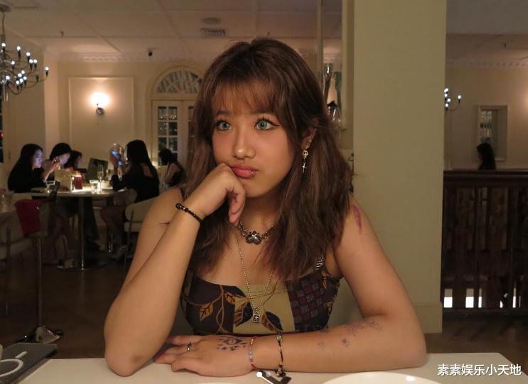 梧桐妹晒新舌钉,耳钉是骷髅头太吓人,个性叛逆还充满狂野