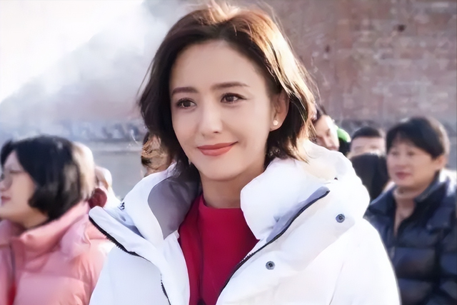 40岁“离婚不分家”,事实证明佟丽娅才是真正的人间清醒