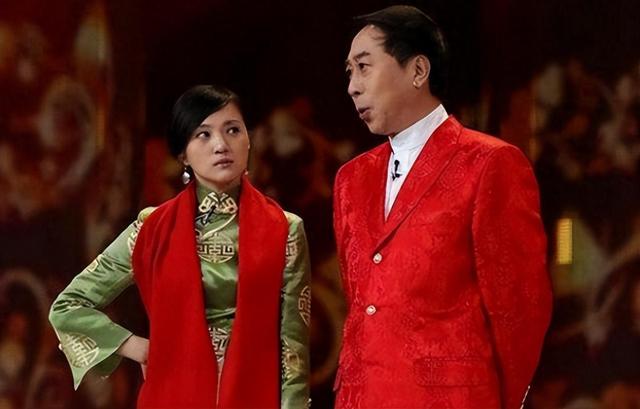 |她是冯巩御用老婆,连登五年春晚后精神失常,现在50岁怎样了?