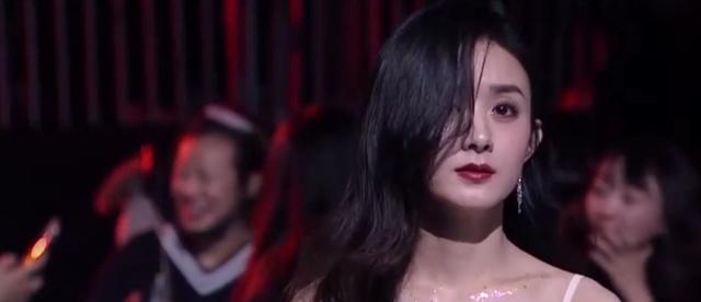 离婚3年后,37岁赵丽颖深夜发文,高调公布喜讯,终于等到这一天