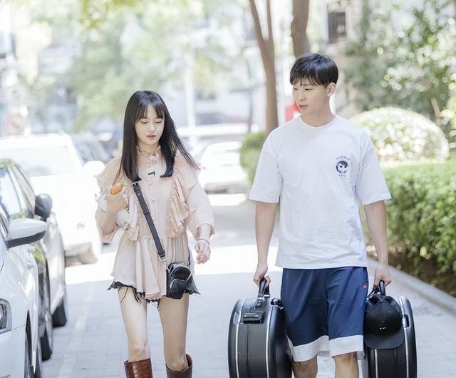 郑爽带短剧杀回内娱?还原与张恒的狗血纠葛,网友:滚回美国