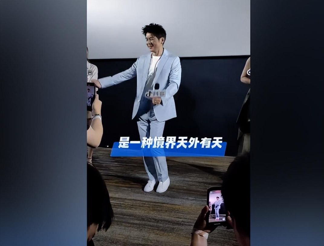 \飒\不活了，秦海璐看保剑锋跳舞的表情火爆全网！笑到脸抽筋