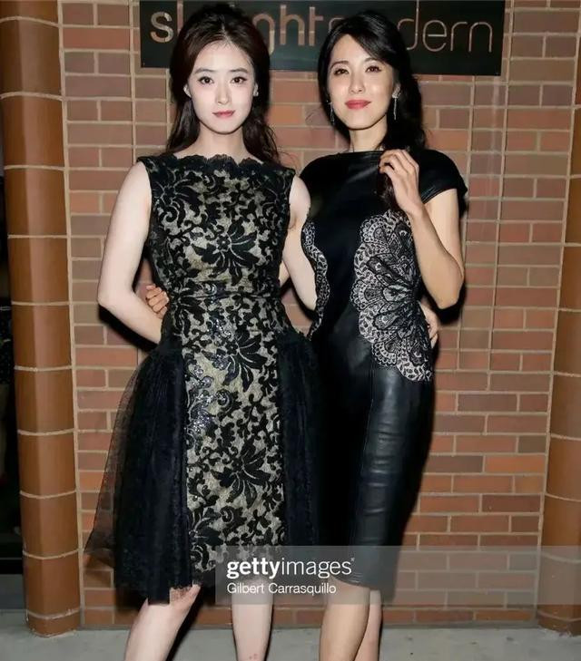 蒋欣与曾黎11年前合照曝光，绝色与漂亮的差距一目了然