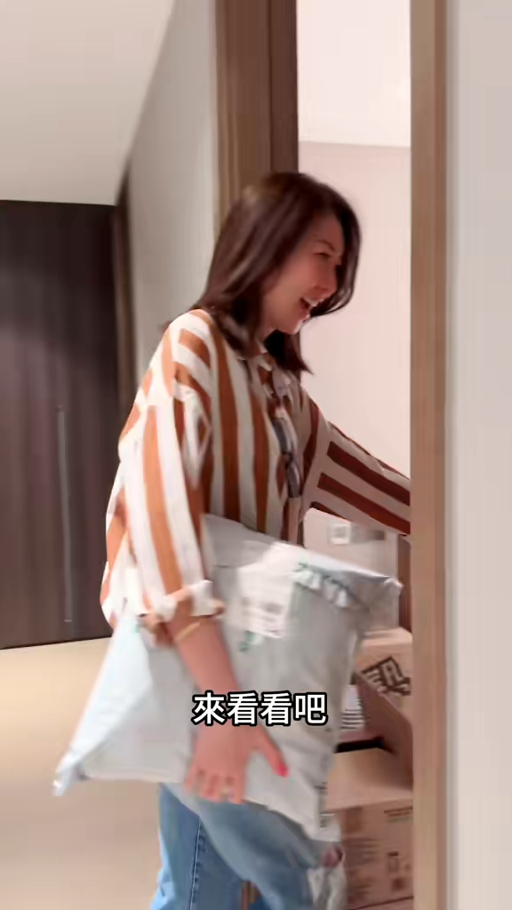 TVB失婚女星豪掷2千万杭州买豪宅,站客厅兴奋转圈惊叹大到有回音