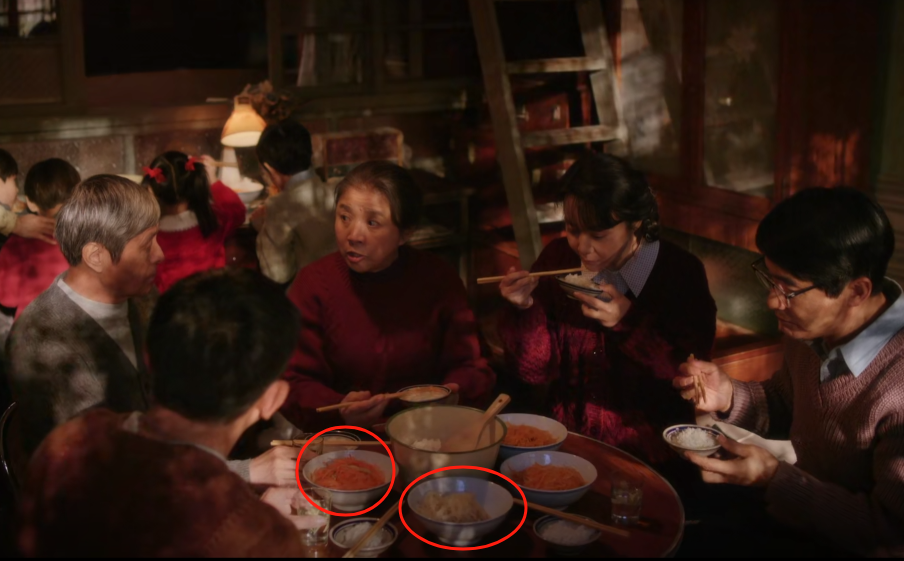 中国导演们!求求你们学学《小巷人家》导演怎么拍穷人吧