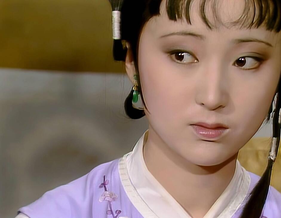 看了乐韵的《红楼梦》定妆照，才理解导演，王熙凤换成邓婕是对的