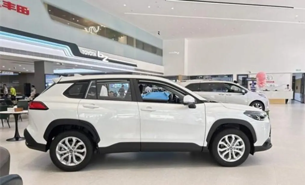 丰田SUV13万跌至10万，耐用2.0L、171马力，喝92粗粮