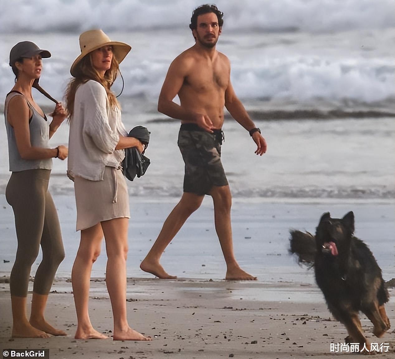 44岁吉娘娘挺三胎孕肚海边度假!光着肚皮秀身材,35岁小男友陪着