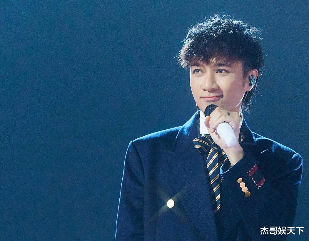 薛凯琪的“没情商”，让李宇春封神，让黄子弘凡尴尬