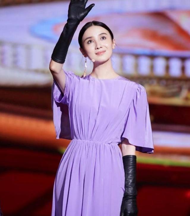 “一脱成名、当三成瘾”！与5婚导演同居5年，狠人宋佳有多疯狂