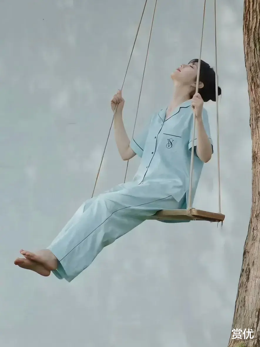 田曦薇纯欲甜妹 可爱光脚丫