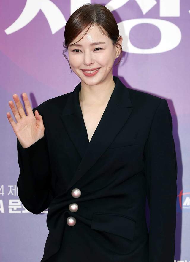 韩国娱乐圈查税风波持续，女演员李荷妮被追缴60亿韩元