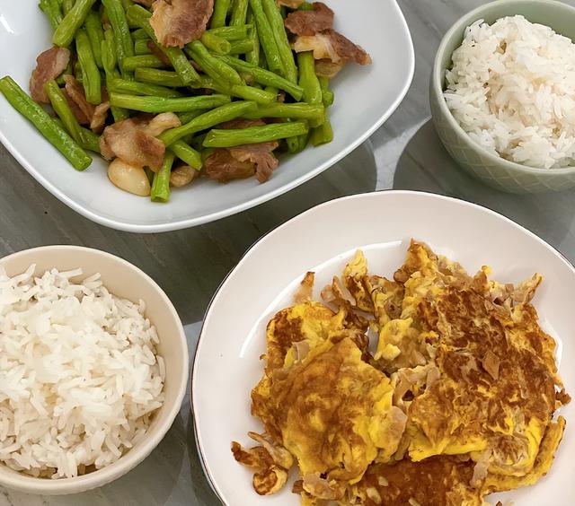 北京女子晒老公做的晚餐，简单的二人世界，网友：两道菜也好幸福