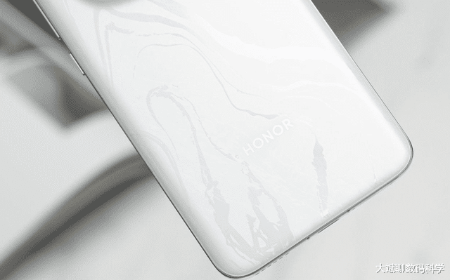 已经上市半年，荣耀 Magic 6 Pro还值得买吗？看看竞争对手就知道了