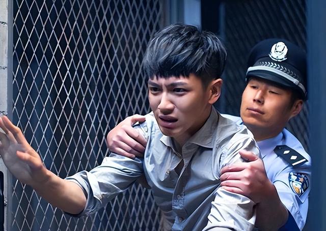 9位顶流明星的狱中生活:没有任何优待,洗澡上厕所没有隐私