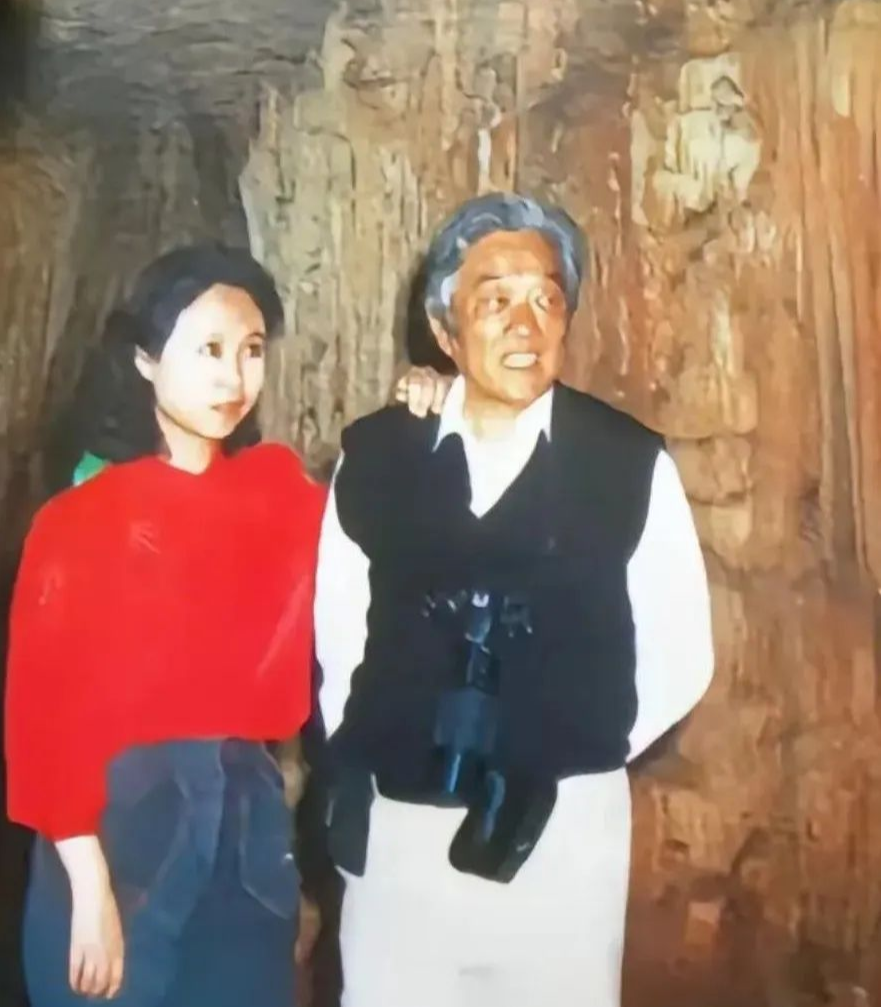 林婉珍揭露琼瑶夺夫秘事，情书内容曝光，丈夫遗嘱太心计