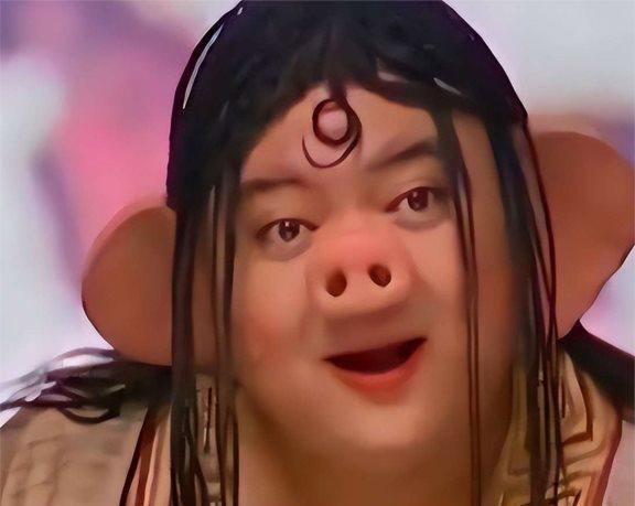 四位曾经火热的演员，如今过气回归普通生活：喂猪放牛、卖菜炒面