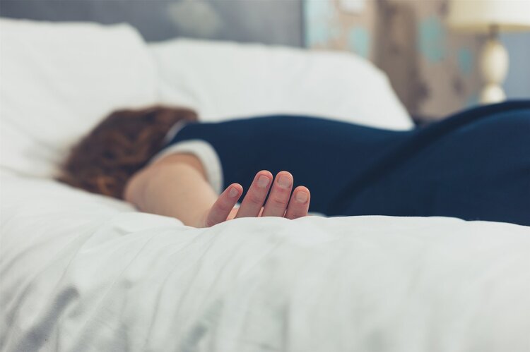 睡觉决定寿命？提醒：寿命好的人，60岁后睡觉建议保持2种姿势