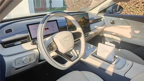 未上市就“一夜成名”！油耗1L续航1500km，这款A8或仅售11万