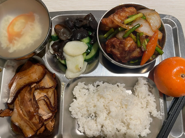 公务员晒食堂一周伙食，2块钱午餐营养均衡，网友：实名羡慕
