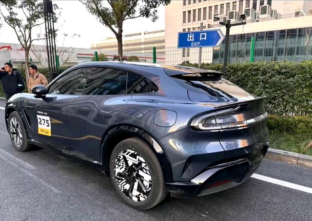 ?小米汽車首款SUV車型YU7集中測試，運動氣息十分濃厚