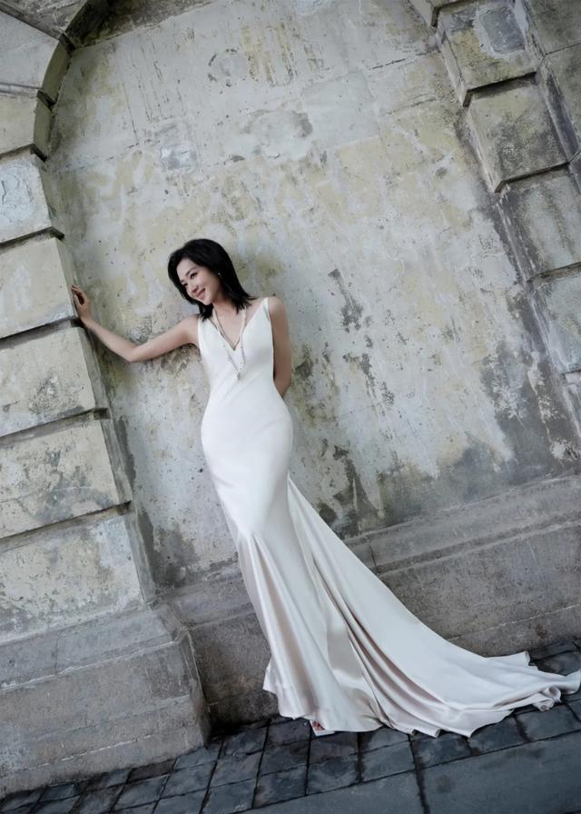 万茜，随性短发，优雅生姿