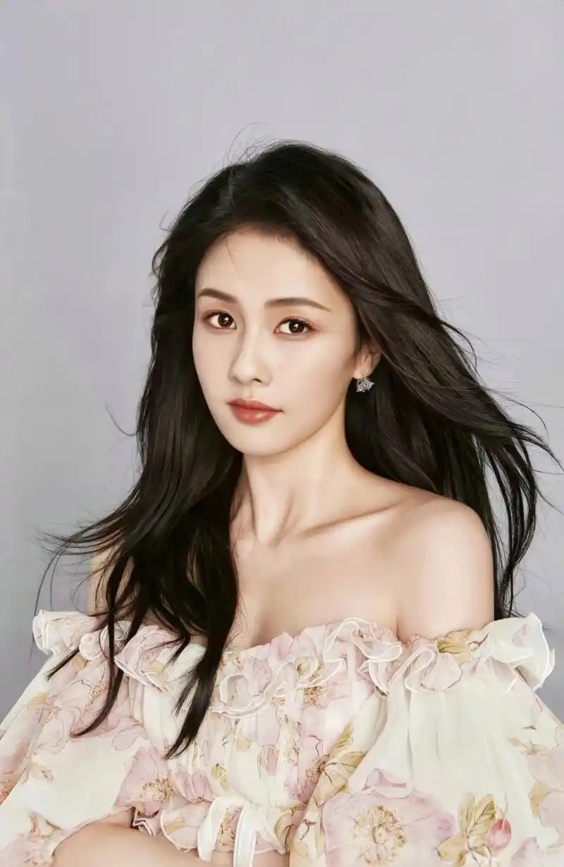 白鹿真的好丰盈,模特转型演技派,实力终获认可!