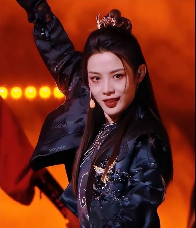 飒！知名女演员获“最佳男主角”