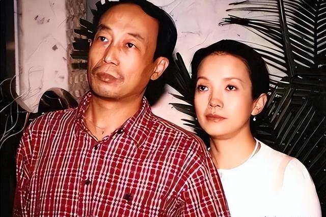 亲美辱华,背刺祖国,吃中国饭却长美国心的吕丽萍,现在自食恶果