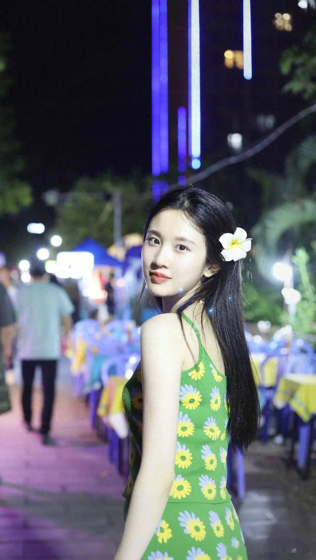 张慧雯双马尾好清秀