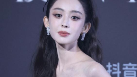 古力娜扎的腿，戚薇的肩，李一桐深V，女星们的性感，终于不藏了