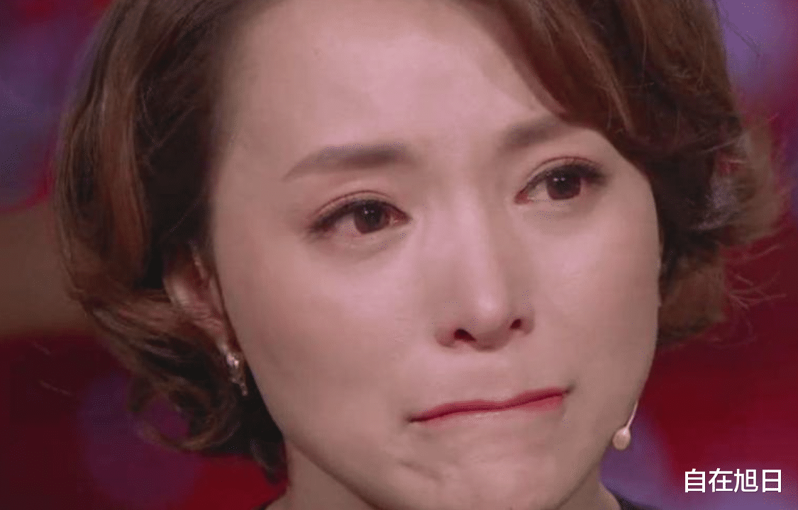 没想到，丈夫密春雷的争议过去仅两年，董卿就以“这种姿态”出现