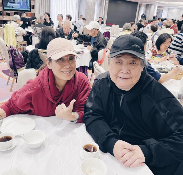 76岁老戏骨晚年凄凉,住养老院月领1.5万救济金,瘦54斤儿女不管