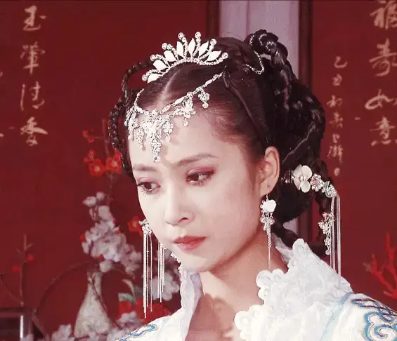 想不通!明明长着一张相似脸,一个最终成顶流,一个却死活红不了