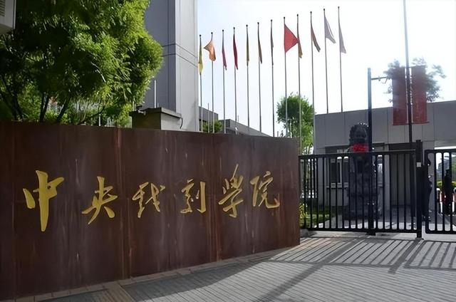 蔡国庆之子夺得世界冠军!父子同台却无人识,网友:基因实在强!