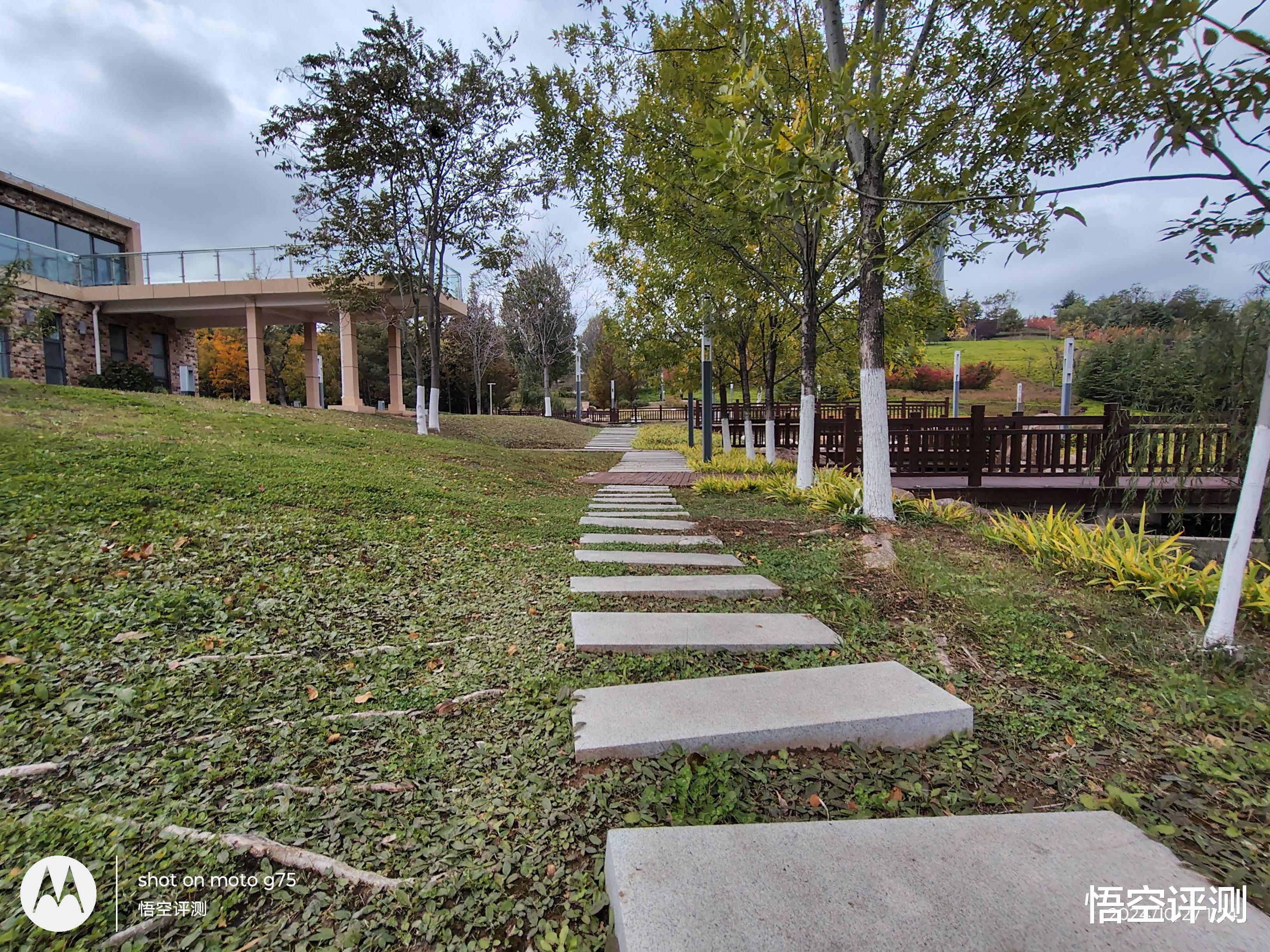 同价位无对手，第三代骁龙6+IP68+强悍AI：联想moto g75评测