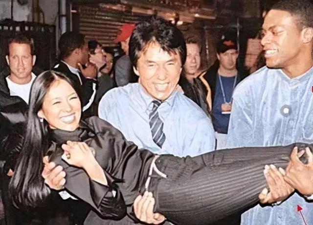 卓伟曾爆出的惊天大瓜,个个轰动一时,赵丽颖、成龙都未能幸免