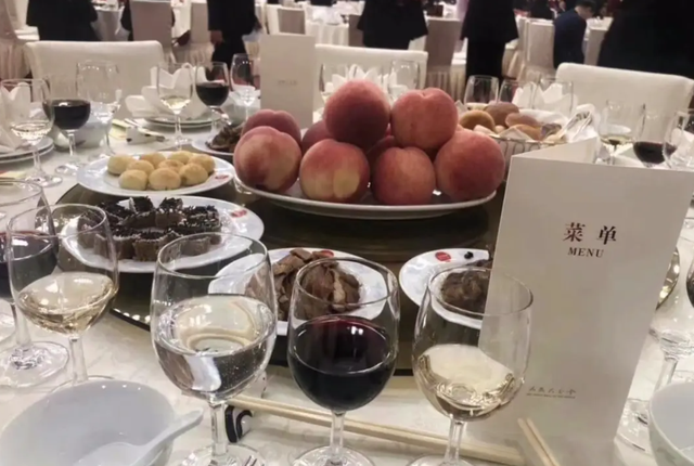 难怪全红婵打包国宴，并非沾光，食物曝光诱人，陈梦陈芋汐也拿了