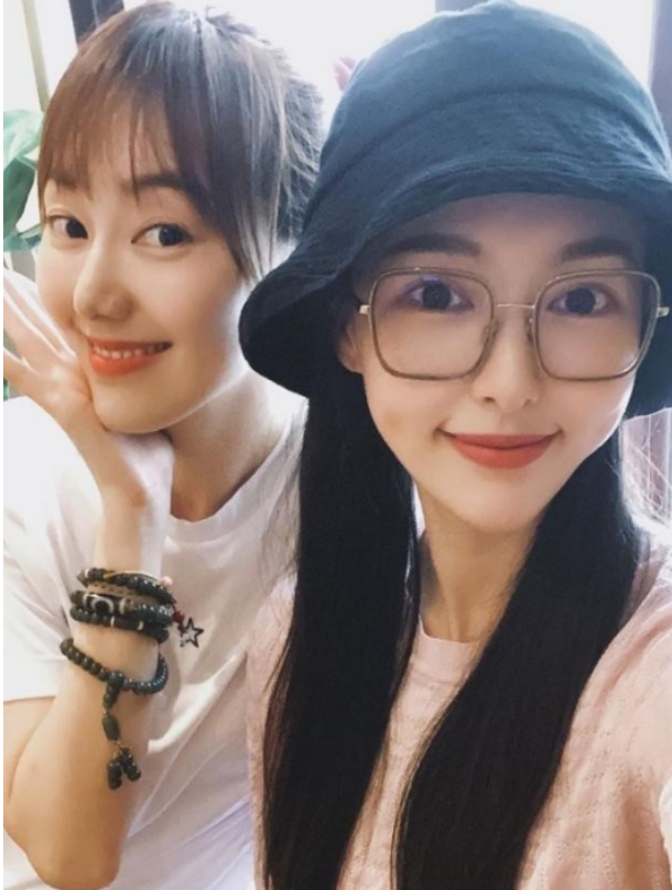 王冠官宣喜讯!首晒夫妻合照,与尼格买提关系四个月前就真相大白