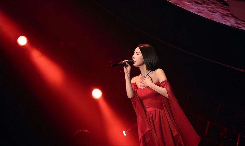 原来是他娶了谭维维!被誉为“不老男神”,曾在海拔5600米上求婚