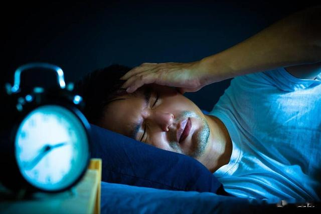 经常睡到凌晨三四点就醒，还睡不着了？医生：不排除4个原因