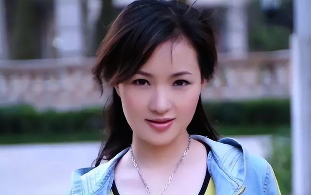雷佳|《人世间》唱响，13次登上春晚，低调做慈善，42岁仍在追梦路上