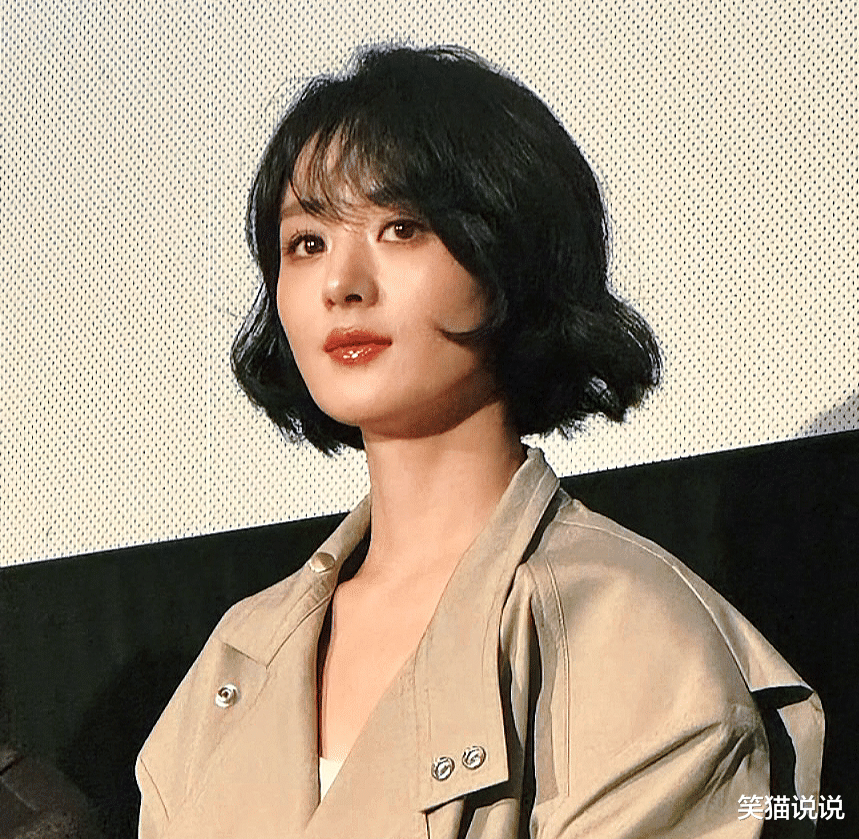 赵丽颖东京电影节采访:卡其色套装好休闲,坐姿酷飒侧颜好绝!