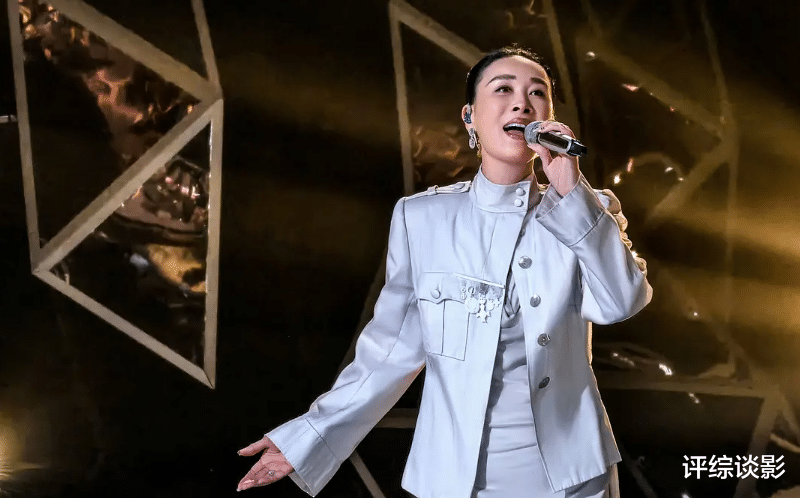 那英|丢人丢到国外？那英这个歌王不当也罢！