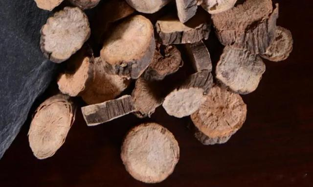 肚子上的赘肉，不仅仅是一团痰湿！想要减肥，祛湿和化瘀同样重要